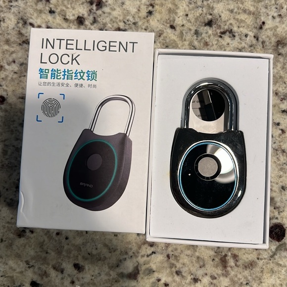 Intelligent Padlock- Fingerprint Biometrics, Keyless - Picture 4 of 9